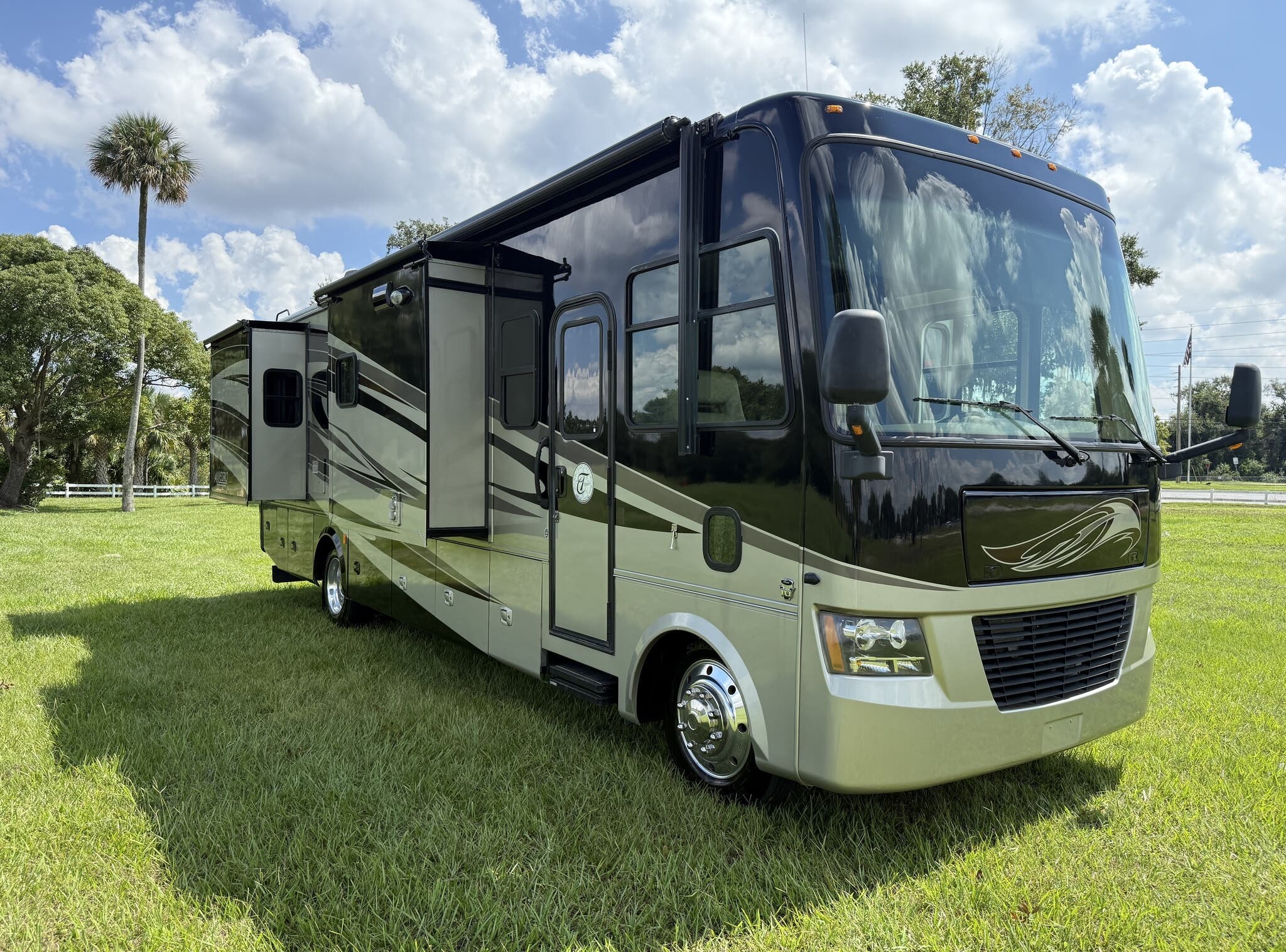 2012 Tiffin Allegro 34 TGA primary image